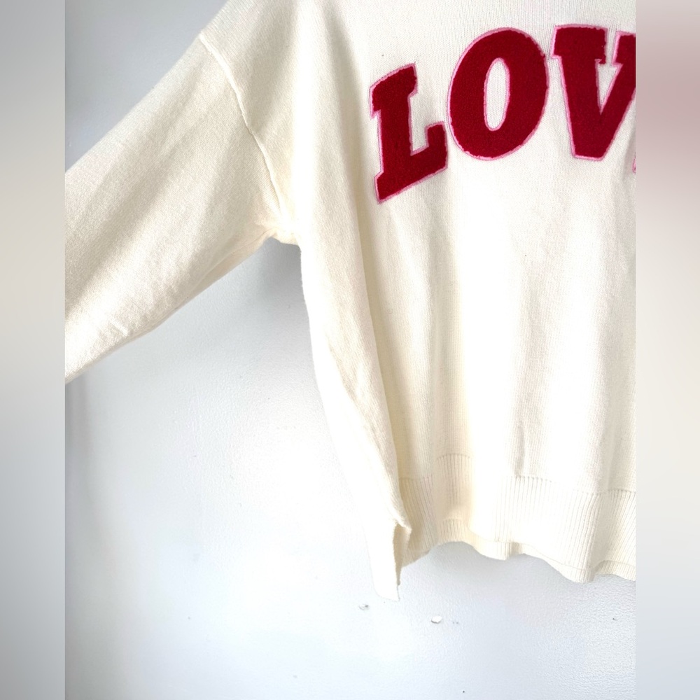 33 Degrees White Sweater with Red LOVE Design Size Small - Picture 4 of 7